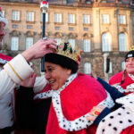 Pedesitrans dress as royals at Christiansborg Palace Square before the proclamation of abdication of Denmark’s Queen Margrethe II, in Copenhagen, on January 14, 2024. Denmark turns a page in its history on January 14 when Queen Margrethe abdicates and her son becomes King Frederik X, with more than 100,000 Danes expected to turn out for the unprecedented event. (Photo by Mads Claus Rasmussen / Ritzau Scanpix / AFP)