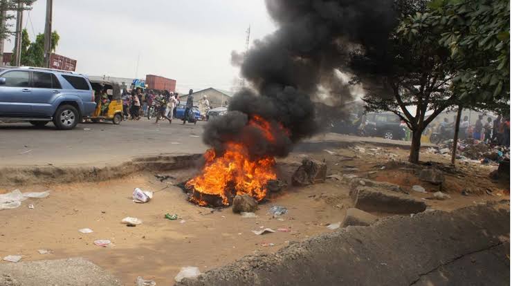 Thieves set ablaze